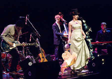 Kirsty Almeida and The Troubadours 