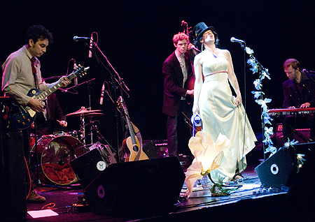 Kirsty Almeida and The Troubadours 